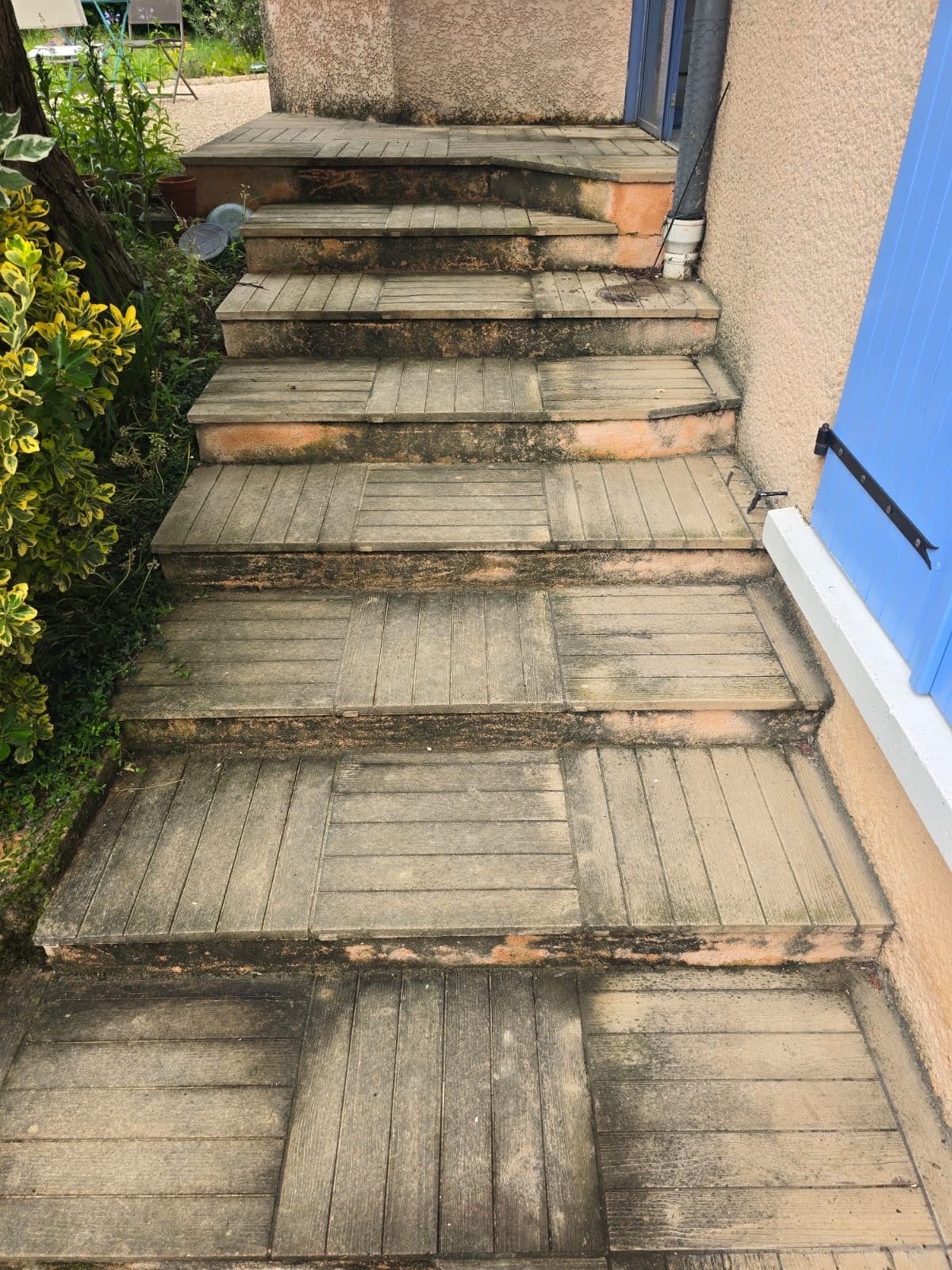 Escalier extérieur avant rénovation