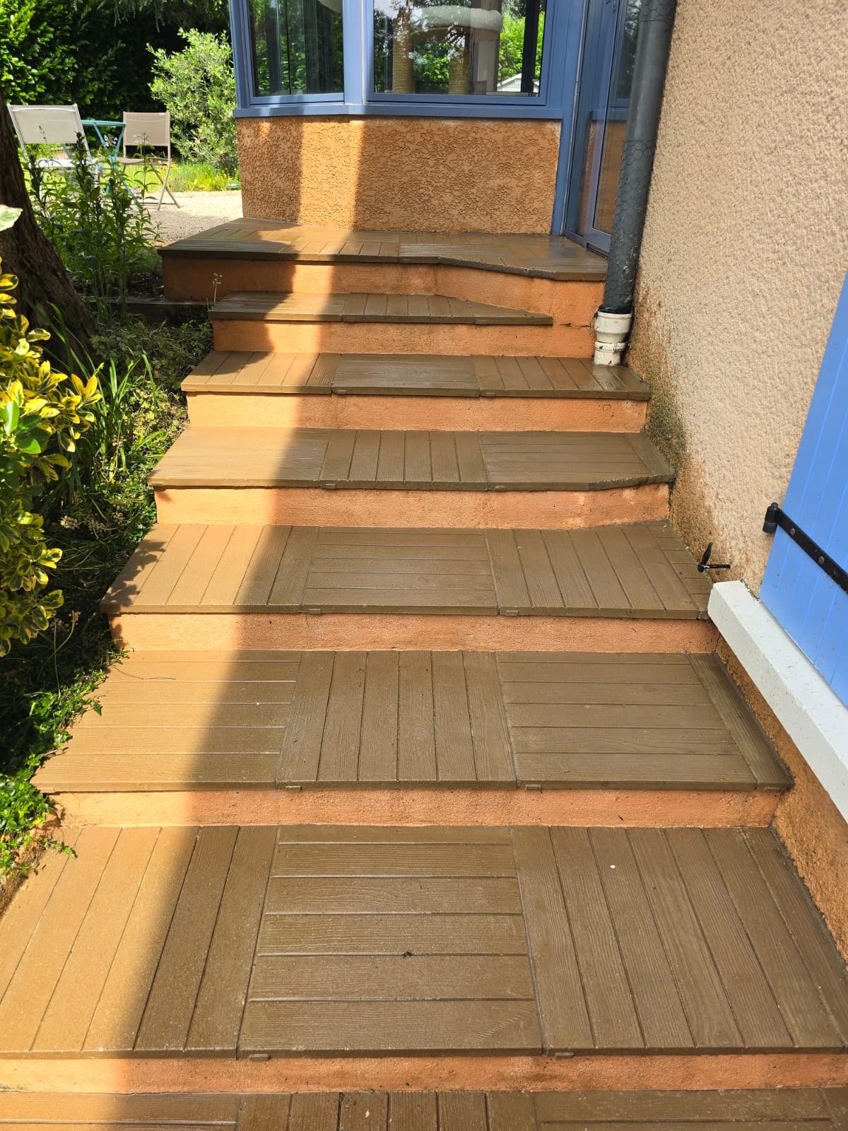 Escalier extérieur rénové après intervention HappeBat